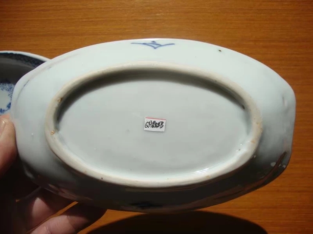 古玩陶瓷日本明治青花山水人物盤真品鑒賞圖