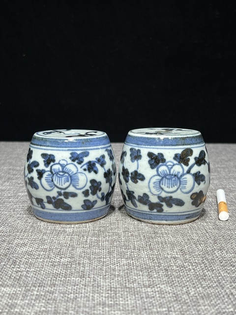古玩陶瓷清中晚.青花花卉紋燭臺一對(可做鎮(zhèn)紙、香插、底座)拍賣，當前價格588元