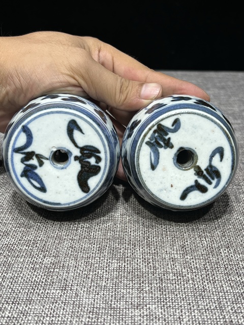 古玩陶瓷清中晚.青花花卉紋燭臺一對(可做鎮(zhèn)紙、香插、底座)拍賣，當前價格588元