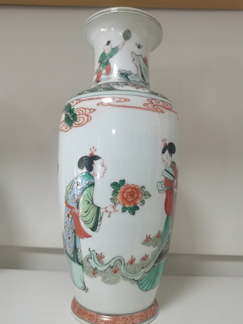 古玩陶瓷仕女嬰戲紋五彩瓶真品鑒賞圖