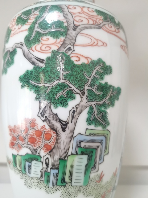 古玩陶瓷仕女嬰戲紋五彩瓶真品鑒賞圖