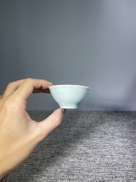 古玩陶瓷清中期.豆青釉茶杯拍賣,當前價格0元