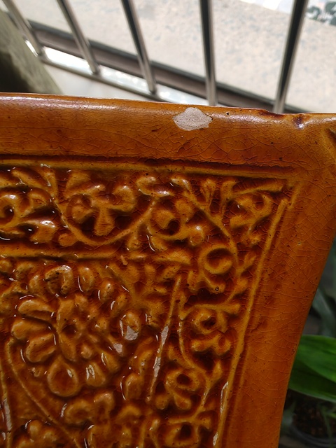 古玩陶瓷黃釉花卉紋瓷枕真品鑒賞圖