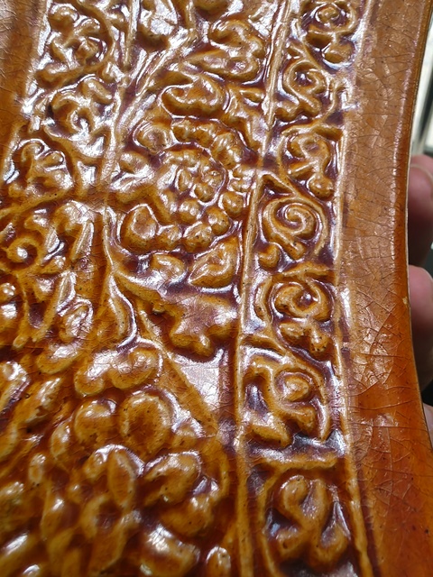 古玩陶瓷黃釉花卉紋瓷枕真品鑒賞圖