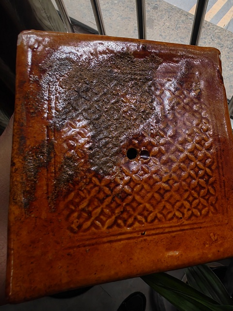 古玩陶瓷黃釉花卉紋瓷枕真品鑒賞圖