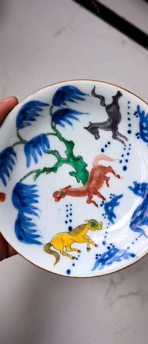 古玩陶瓷日本明治粉彩八駿圖盤真品鑒賞圖