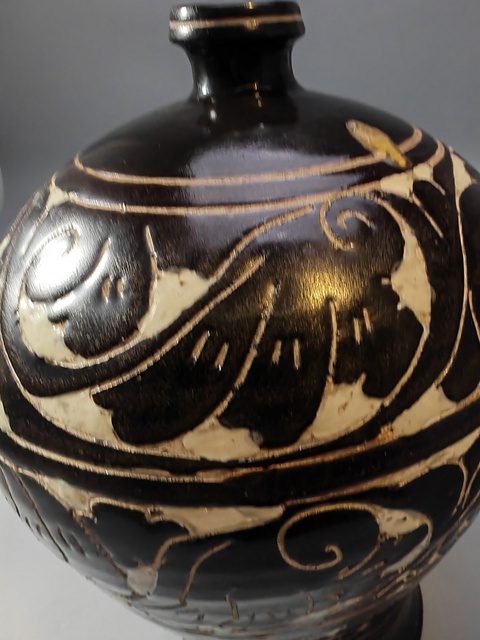 古玩陶瓷剔花梅瓶真品鑒賞圖