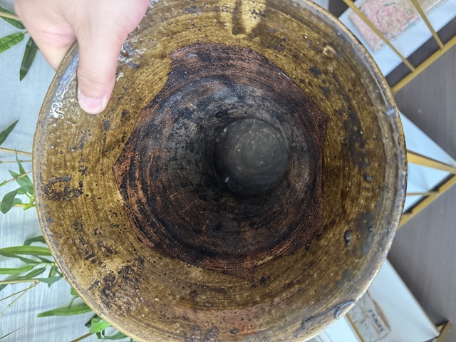 古玩陶瓷黃釉刻花撇口瓶真品鑒賞圖