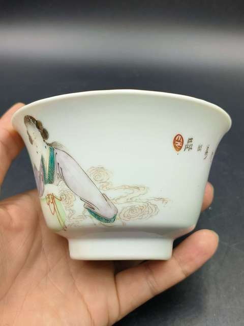 古玩陶瓷民國時期粉彩仕女人物茶碗拍賣,當前價格1500元