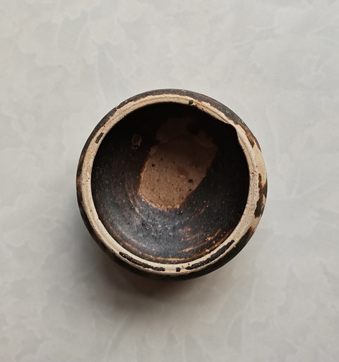 古玩陶瓷德清窯黑釉水盂拍賣,當前價格0元