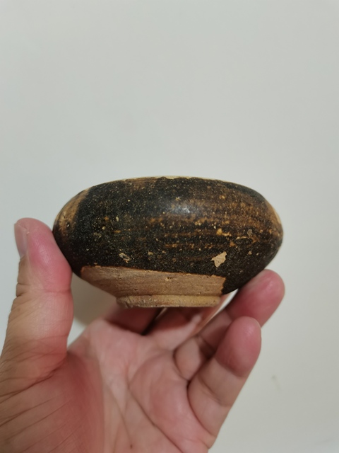 古玩陶瓷德清窯黑釉水盂拍賣,當前價格0元