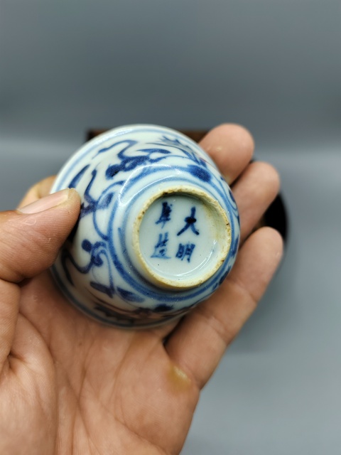 古玩陶瓷晚明青花蓮池圖杯真品鑒賞圖