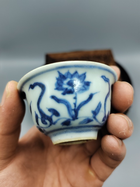 古玩陶瓷晚明青花蓮池圖杯真品鑒賞圖