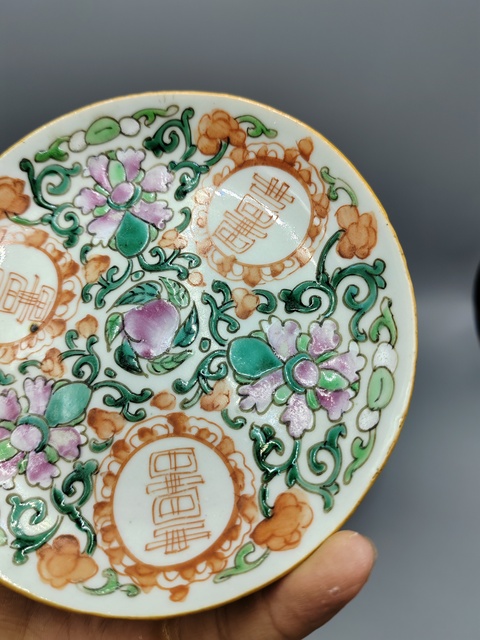古玩陶瓷同治粉彩盤真品鑒賞圖