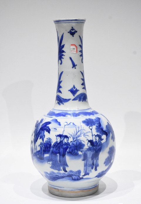 古玩陶瓷青花人物長頸瓶真品鑒賞圖