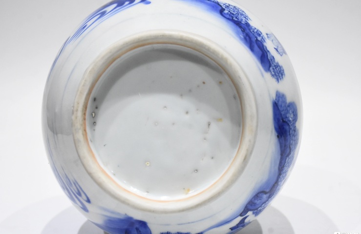 古玩陶瓷青花人物長頸瓶真品鑒賞圖