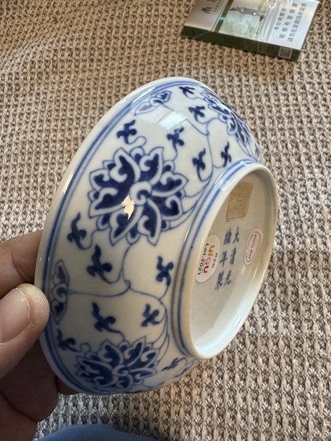 古玩陶瓷花卉紋青花盤真品鑒賞圖