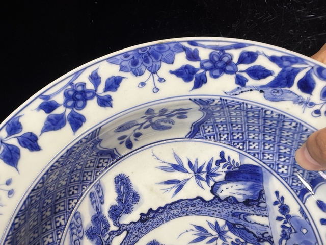 古玩陶瓷松鹿紋青花折沿深盤真品鑒賞圖