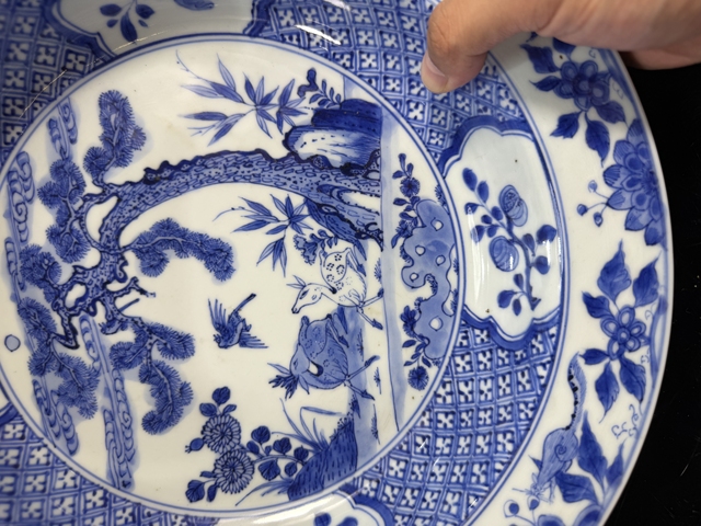 古玩陶瓷松鹿紋青花折沿深盤真品鑒賞圖