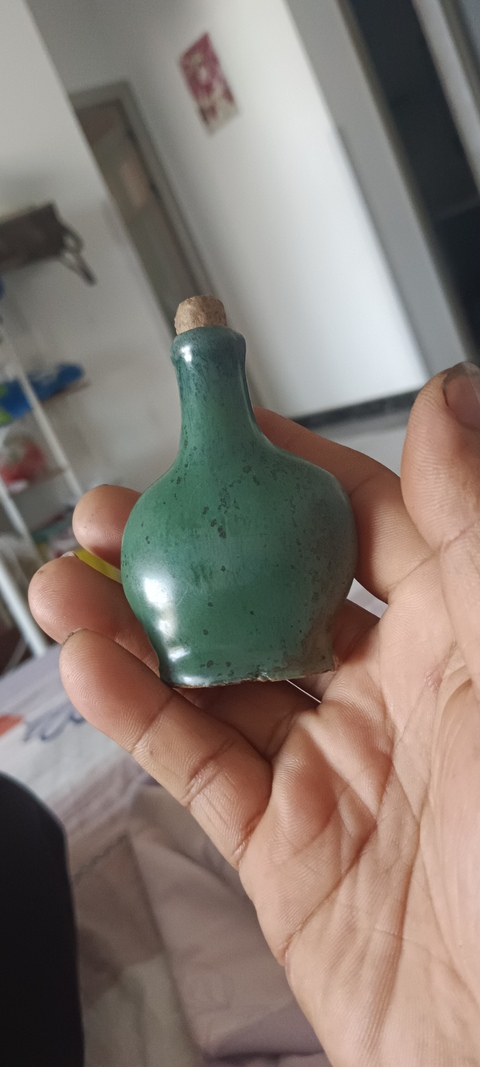 古玩陶瓷綠釉鼻煙壺真品鑒賞圖