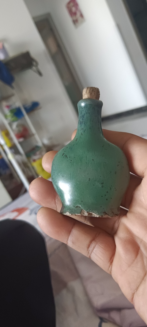 古玩陶瓷綠釉鼻煙壺真品鑒賞圖