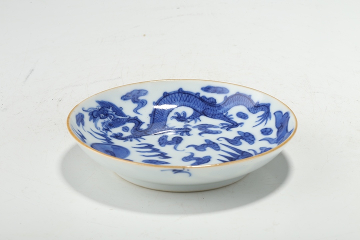 古玩陶瓷清中晚·青花龍鳳紋小盤真品鑒賞圖