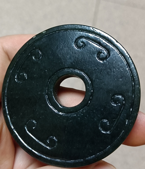 古玩玉器和田玉雕“螭龍紋璧”拍賣,當(dāng)前價(jià)格6000元