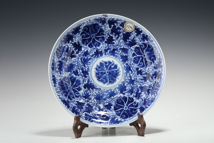 古玩陶瓷清晚·青花纏枝寶相花紋盤真品鑒賞圖