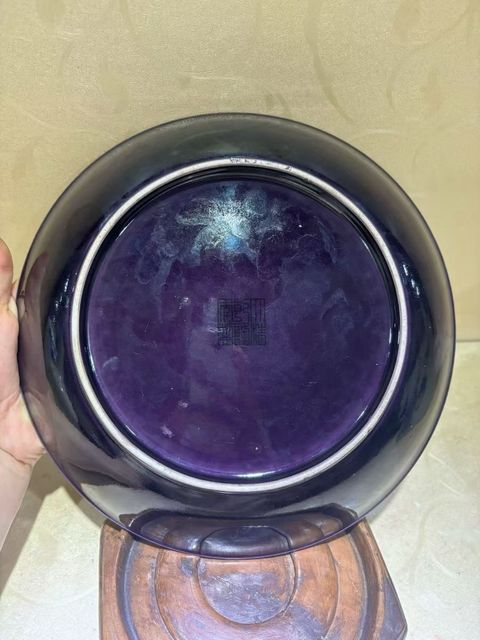 古玩陶瓷茄皮紫盤真品鑒賞圖