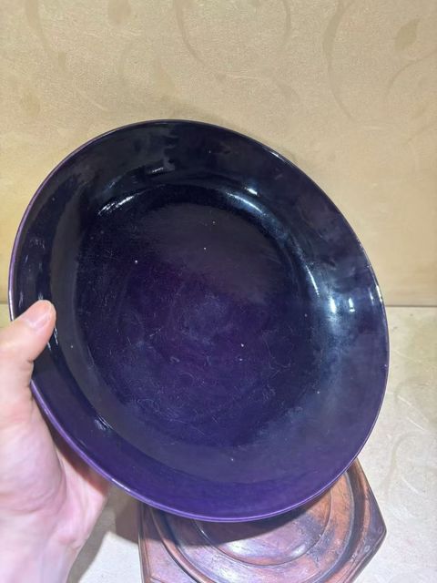 古玩陶瓷茄皮紫盤真品鑒賞圖