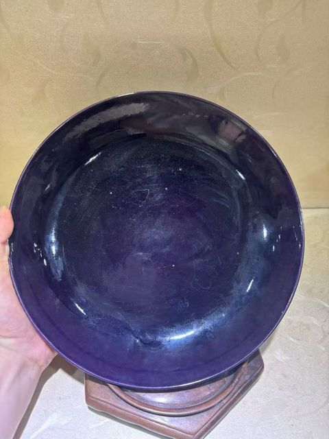 古玩陶瓷茄皮紫盤真品鑒賞圖
