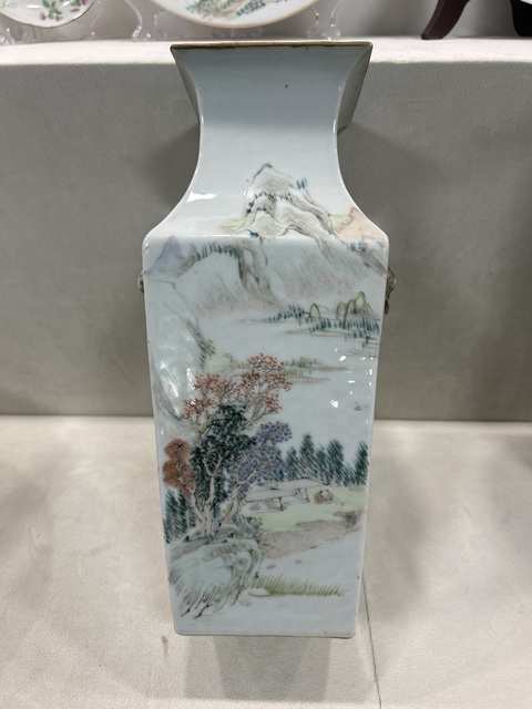古玩陶瓷花鳥山水詩紋雙鋪首四方撇口瓶拍賣,當前價格12800元