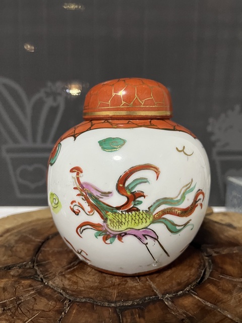 古玩陶瓷珊瑚紅粉彩龍鳳紋罐真品鑒賞圖