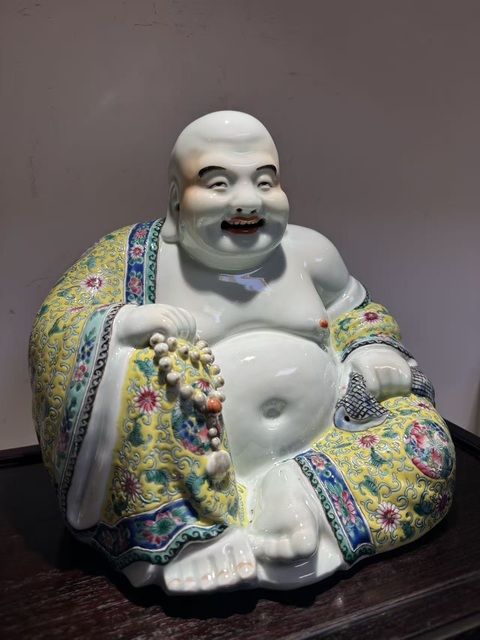 古玩陶瓷粉彩花卉紋彌勒笑佛真品鑒賞圖