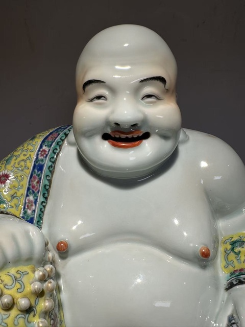 古玩陶瓷粉彩花卉紋彌勒笑佛真品鑒賞圖