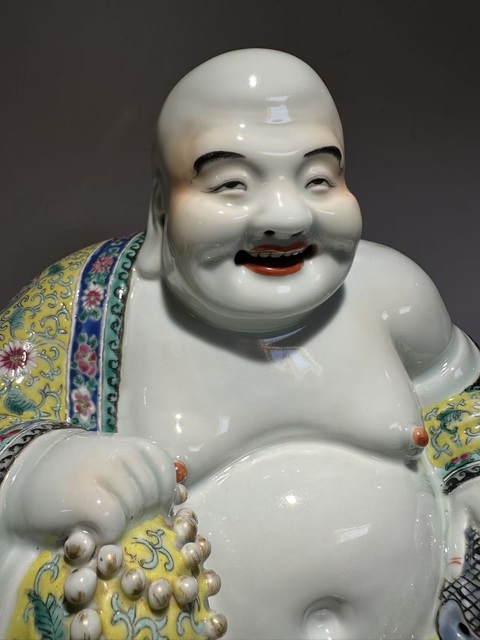 古玩陶瓷粉彩花卉紋彌勒笑佛真品鑒賞圖