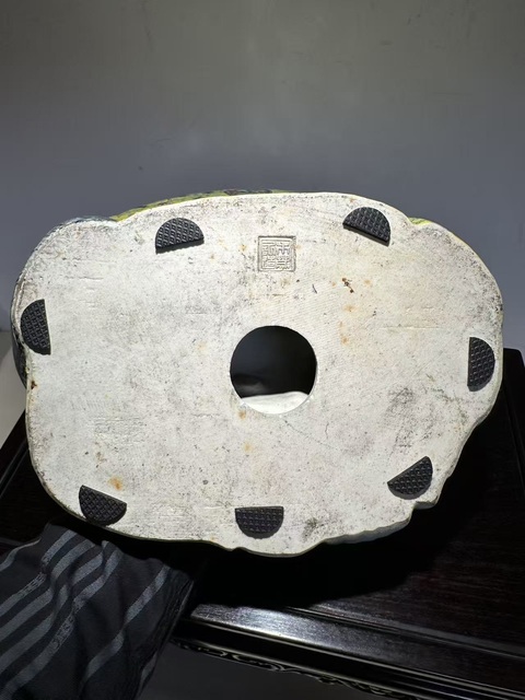 古玩陶瓷粉彩花卉紋彌勒笑佛真品鑒賞圖