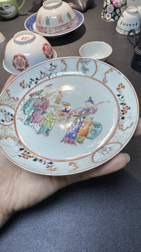 古玩陶瓷乾隆細路廣彩盤真品鑒賞圖