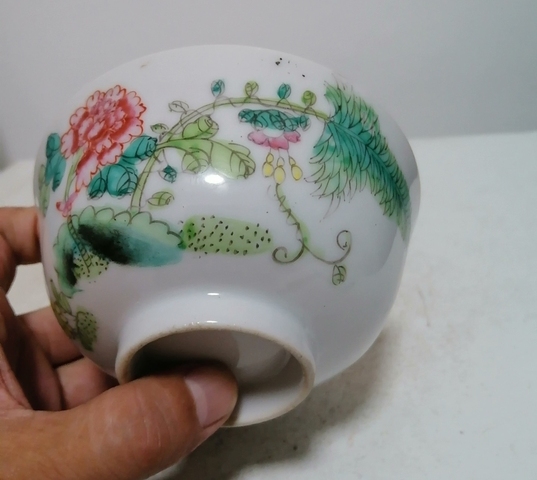 古玩陶瓷花卉紋粉彩杯真品鑒賞圖