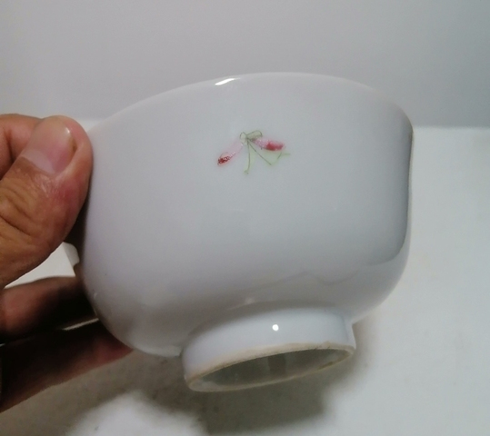 古玩陶瓷花卉紋粉彩杯真品鑒賞圖