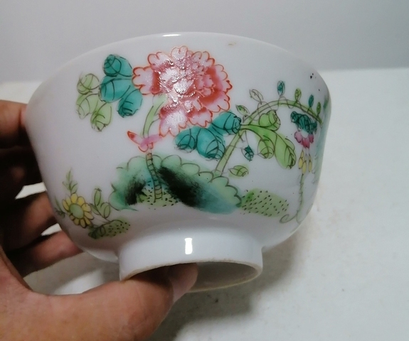 古玩陶瓷花卉紋粉彩杯真品鑒賞圖