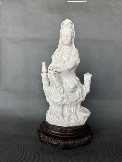 古玩陶瓷德化窯觀音塑像真品鑒賞圖