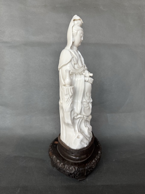 古玩陶瓷德化窯觀音塑像真品鑒賞圖