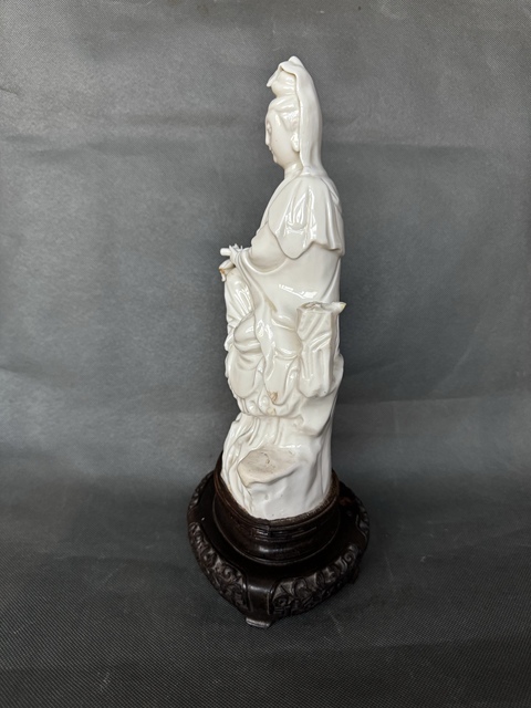 古玩陶瓷德化窯觀音塑像真品鑒賞圖