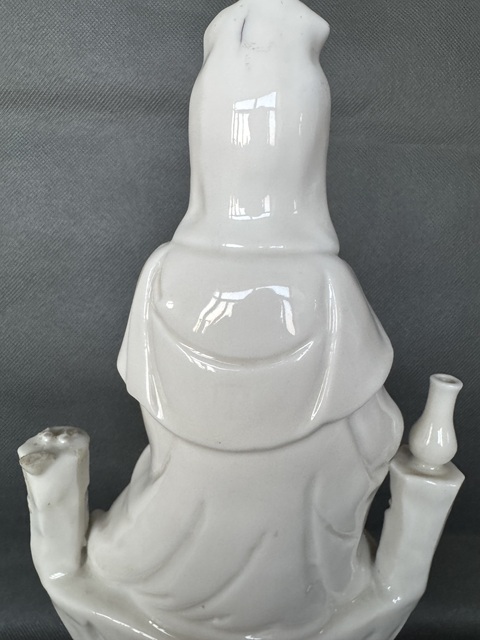 古玩陶瓷德化窯觀音塑像真品鑒賞圖