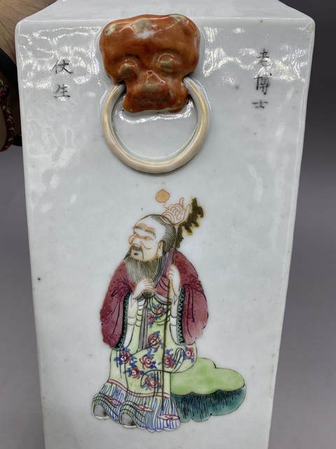 古玩陶瓷清道咸時期 粉彩無雙譜人物四方瓶拍賣,當(dāng)前價格15777元