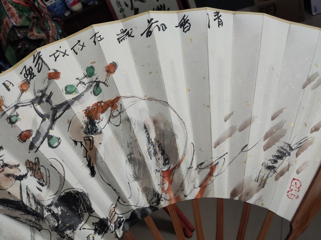 古玩字畫中美協名家沈秀華(龍珠)人物成扇拍賣,當前價格1元
