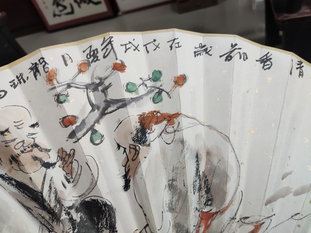 古玩字畫中美協名家沈秀華(龍珠)人物成扇拍賣,當前價格1元