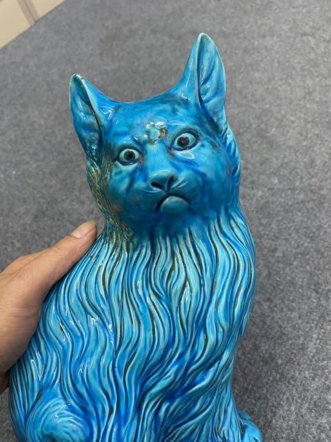 古玩陶瓷孔雀藍釉花貓擺件真品鑒賞圖