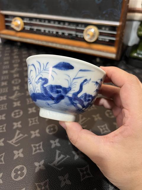 古玩陶瓷飛鳴食宿蘆雁紋青花杯真品鑒賞圖